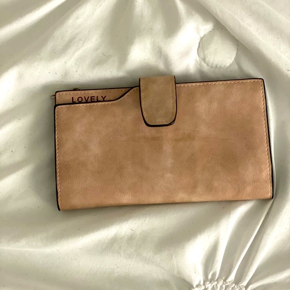 Lovely pink wallet - Picture 1 of 3